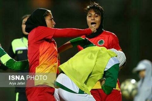 درگیری در فوتبال زنان (+عکس)