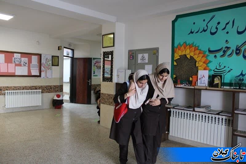 مانور ایمنی و زلزله در مدارس رضوانشهر با حضور فرماندار این شهرستان برگزار شد