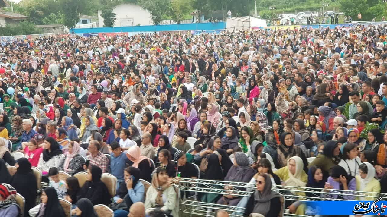استقبال ۸ هزار نفری از جشنواره بزرگ بلوش (تمشک جنگلی) سیاهکل