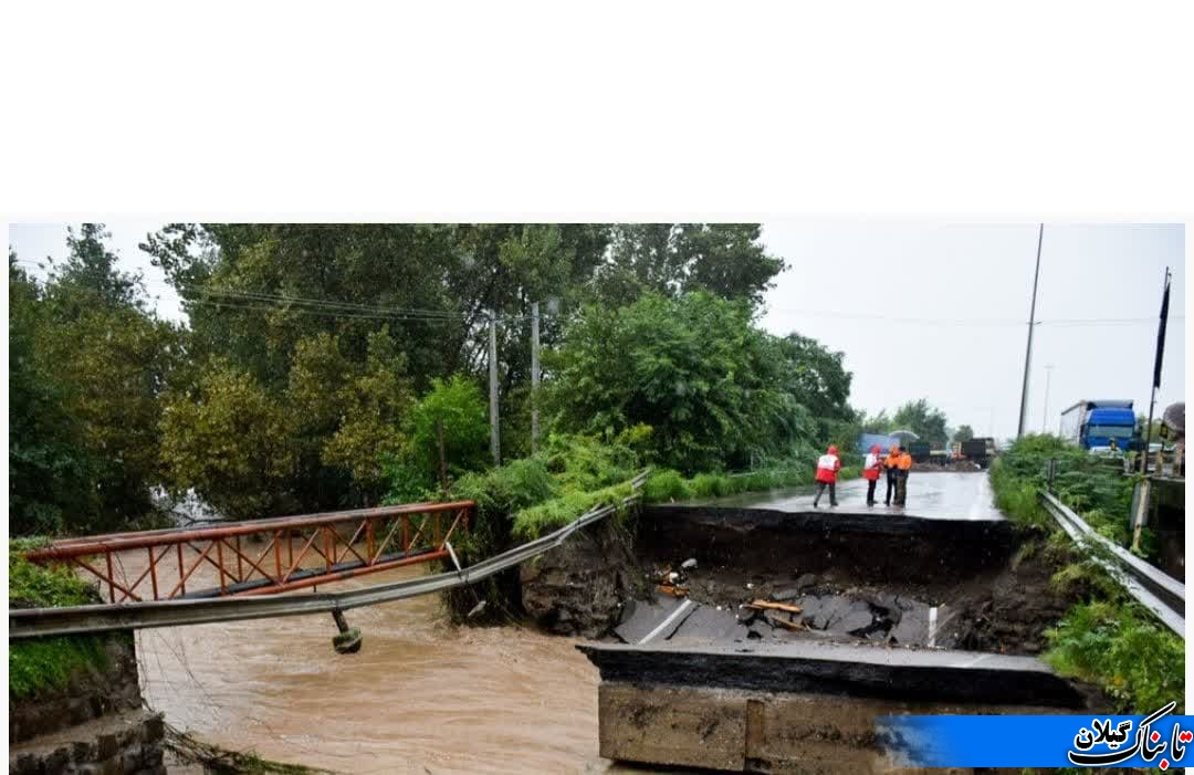 سقوط ۲ خودرو به رودخانه در اثر تخریب پل سیبلی